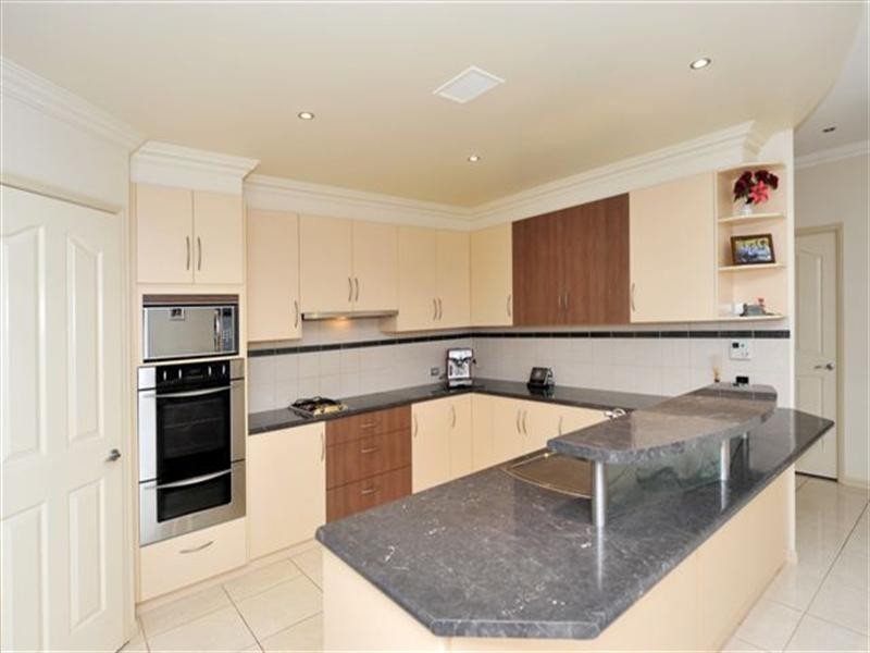 13 Banksdale Drive, Middle Ridge QLD 4350