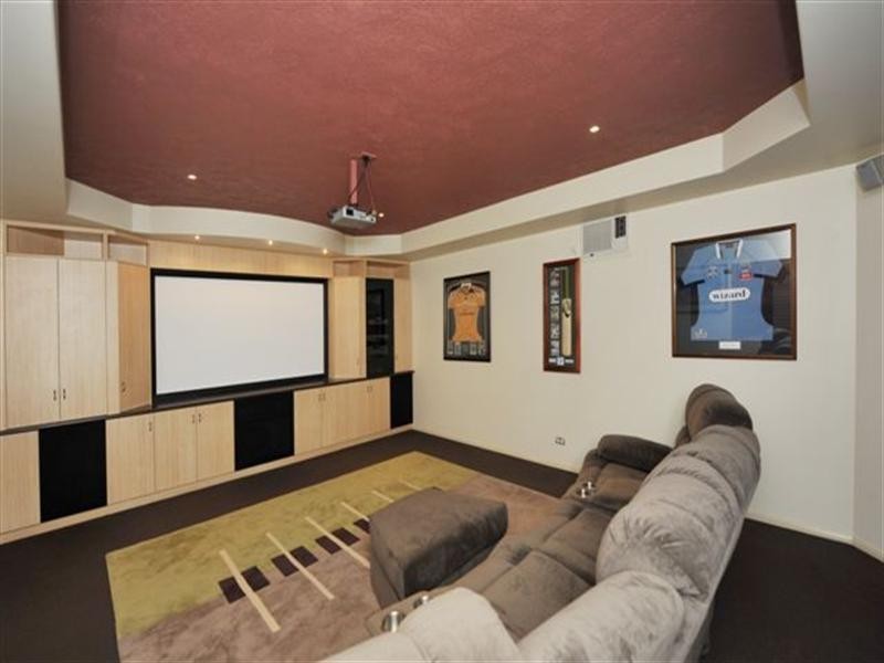 13 Banksdale Drive, Middle Ridge QLD 4350