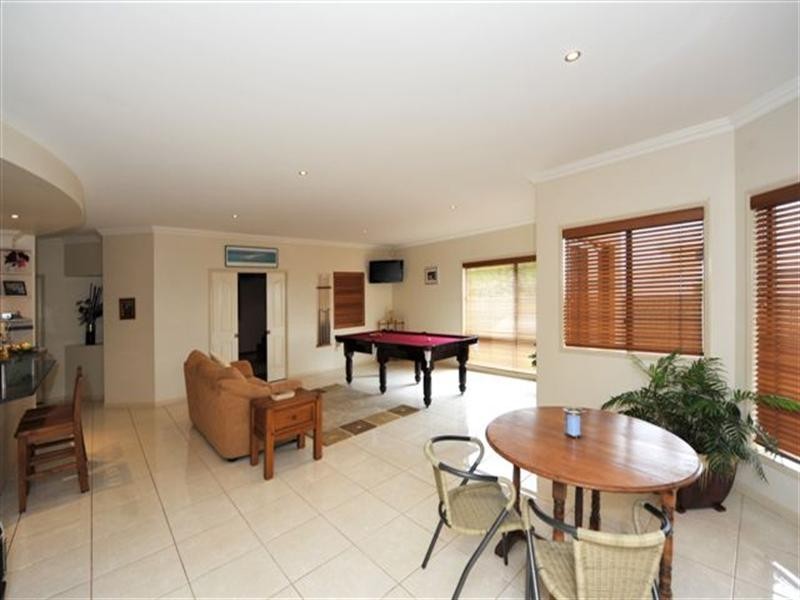 13 Banksdale Drive, Middle Ridge QLD 4350