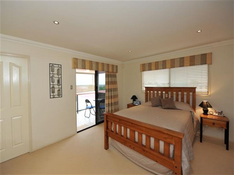 13 Banksdale Drive, Middle Ridge QLD 4350