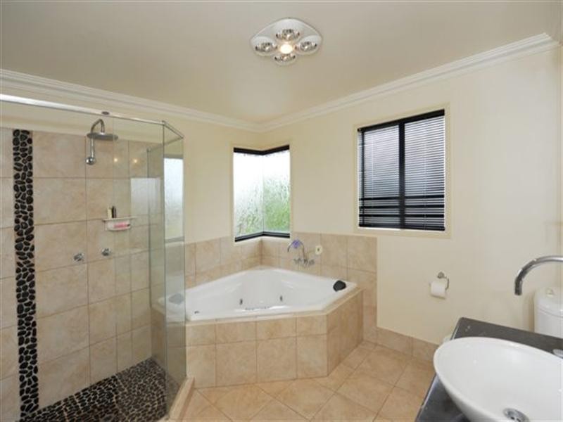 13 Banksdale Drive, Middle Ridge QLD 4350