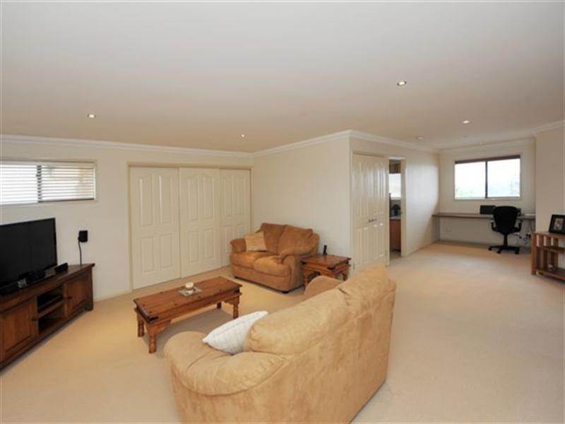 13 Banksdale Drive, Middle Ridge QLD 4350