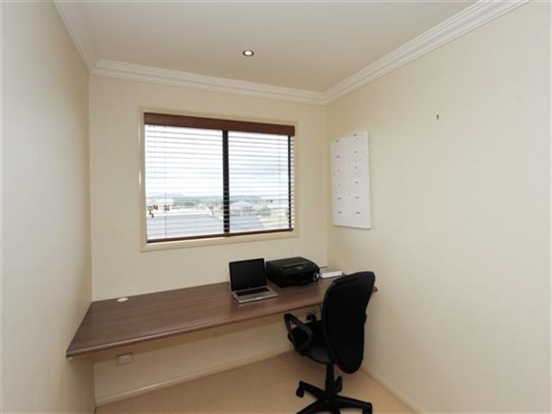 13 Banksdale Drive, Middle Ridge QLD 4350