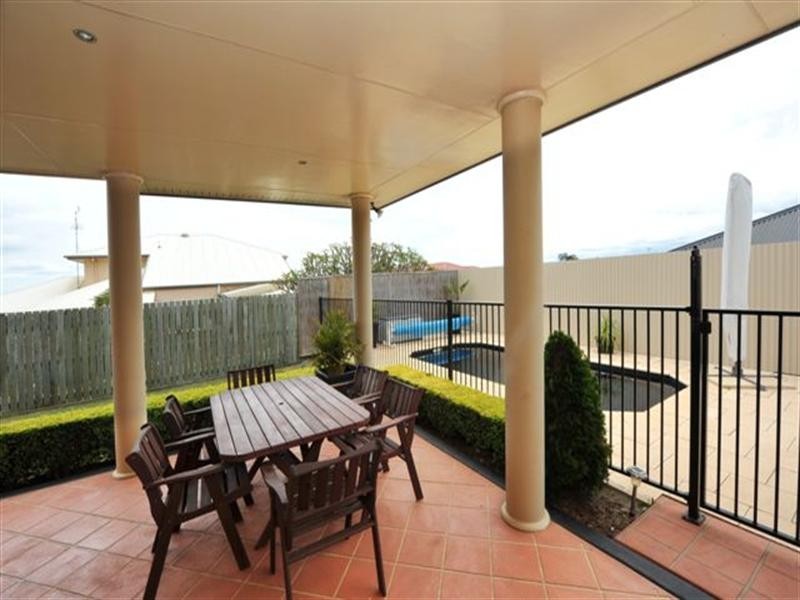 13 Banksdale Drive, Middle Ridge QLD 4350