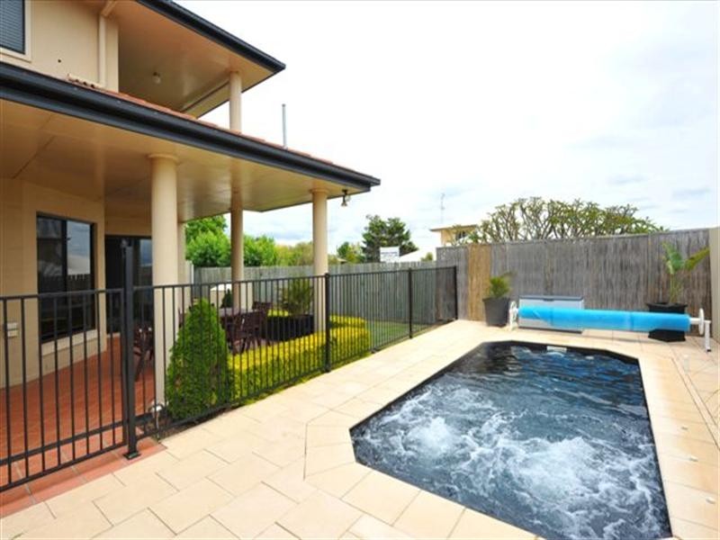 13 Banksdale Drive, Middle Ridge QLD 4350