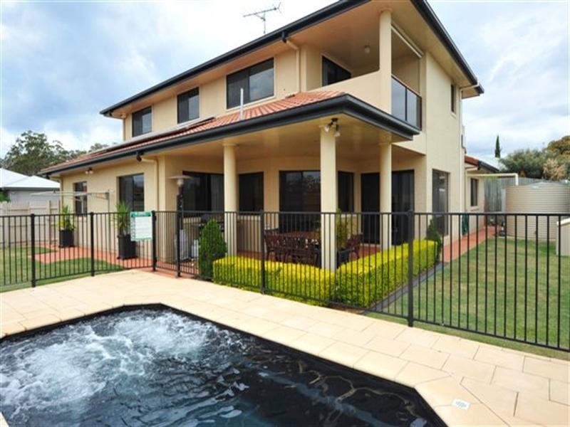 13 Banksdale Drive, Middle Ridge QLD 4350