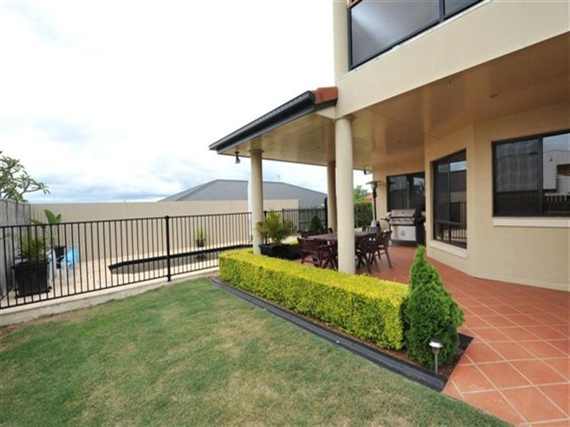 13 Banksdale Drive, Middle Ridge QLD 4350