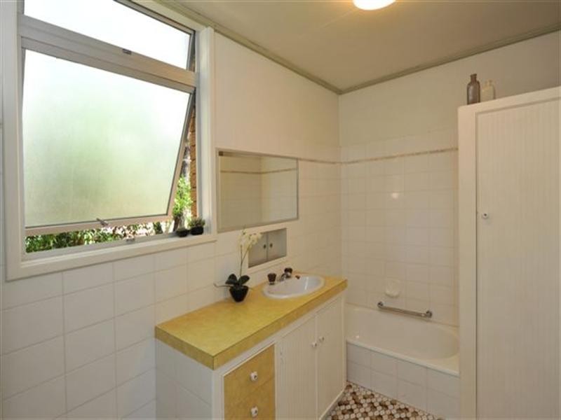 5 Jellicoe Street, Mount Lofty QLD 4350