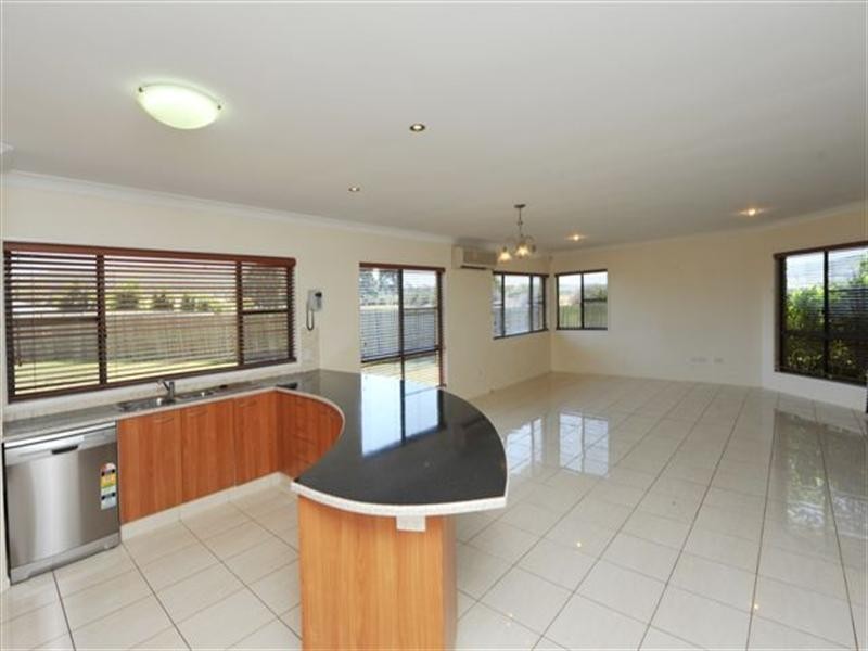 10 Hanna Court, Westbrook QLD 4350