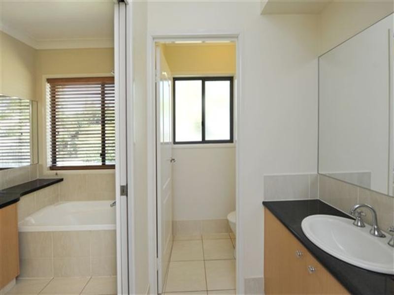 10 Hanna Court, Westbrook QLD 4350