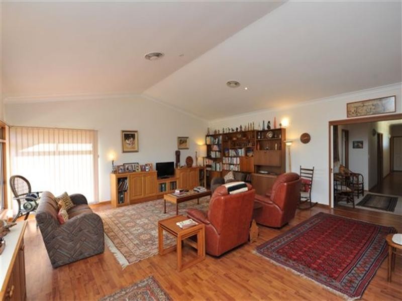 26 Dippel Street, Middle Ridge QLD 4350