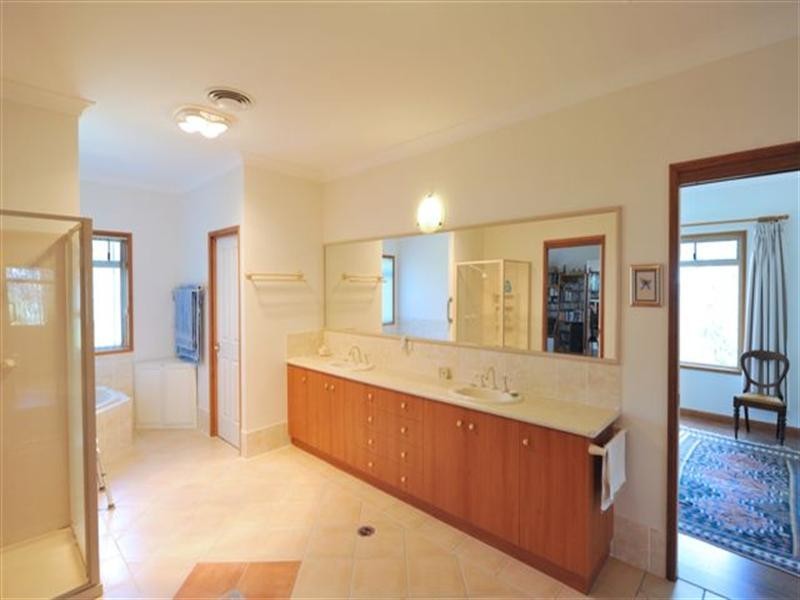 26 Dippel Street, Middle Ridge QLD 4350