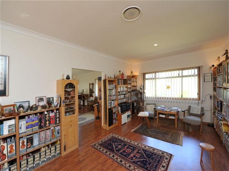 26 Dippel Street, Middle Ridge QLD 4350