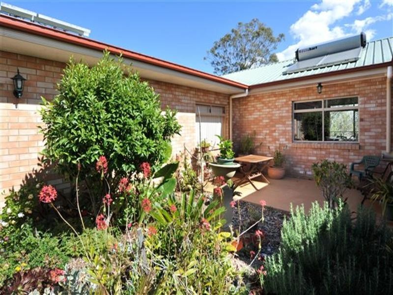 26 Dippel Street, Middle Ridge QLD 4350