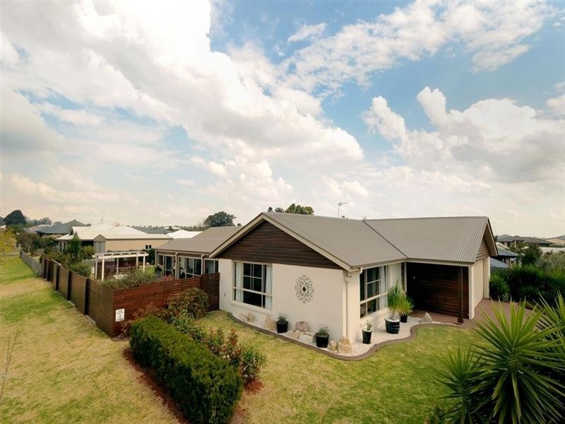 21 Currawong Drive, Highfields QLD 4352