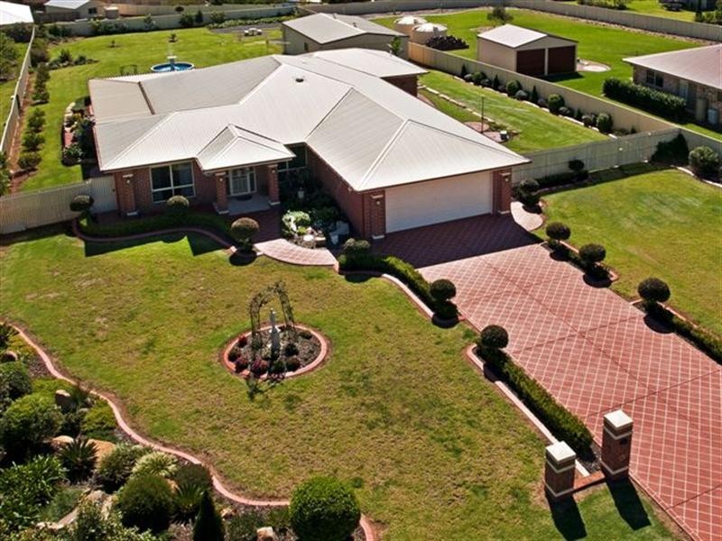 15 Cole Drive, Highfields QLD 4352