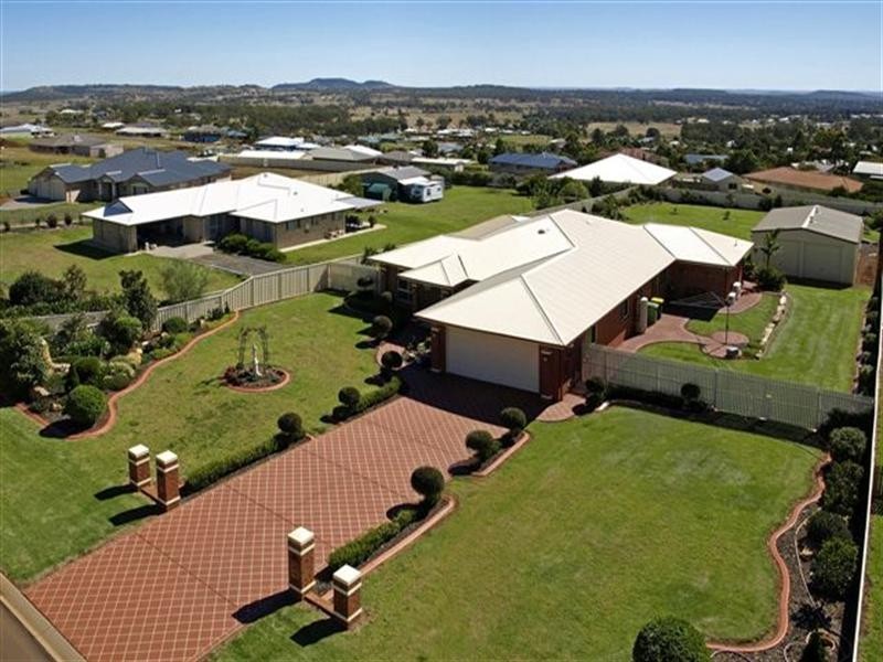 15 Cole Drive, Highfields QLD 4352