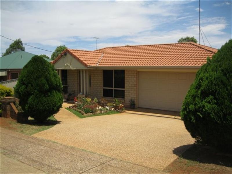 39 High Street, Rangeville QLD 4350