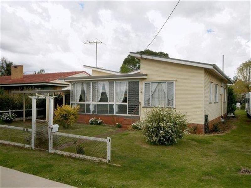 8 Wilfred Street, Harristown QLD 4350