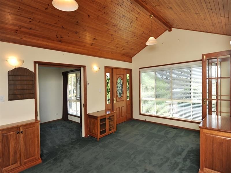 10 Windemere Terrace, Mount Lofty QLD 4350
