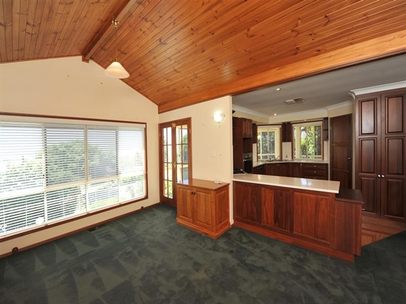 10 Windemere Terrace, Mount Lofty QLD 4350
