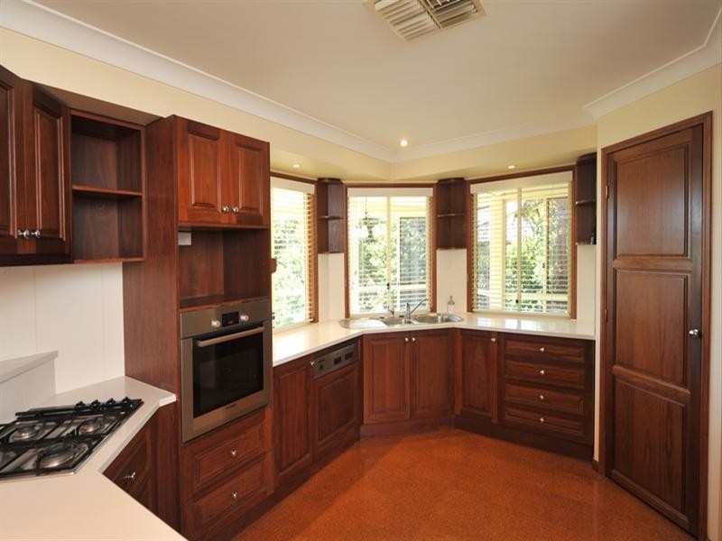 10 Windemere Terrace, Mount Lofty QLD 4350