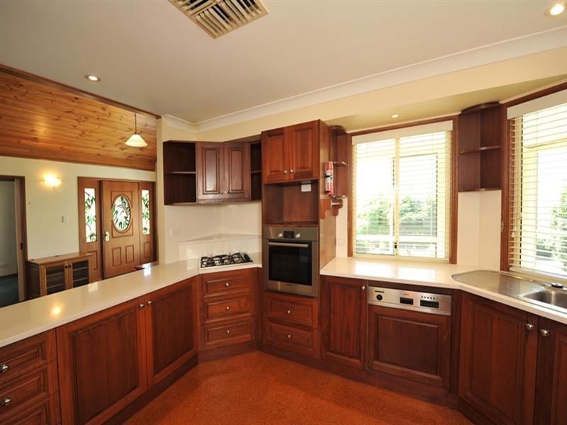 10 Windemere Terrace, Mount Lofty QLD 4350