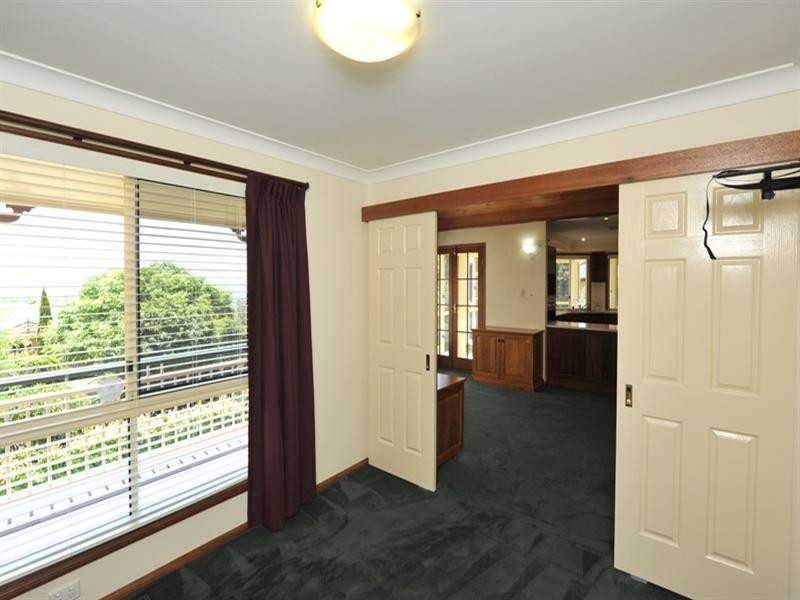 10 Windemere Terrace, Mount Lofty QLD 4350