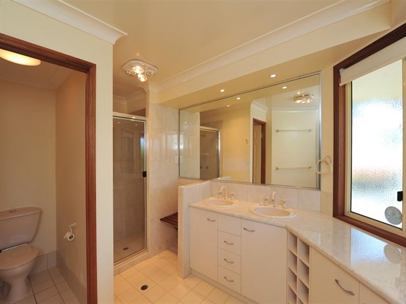 10 Windemere Terrace, Mount Lofty QLD 4350
