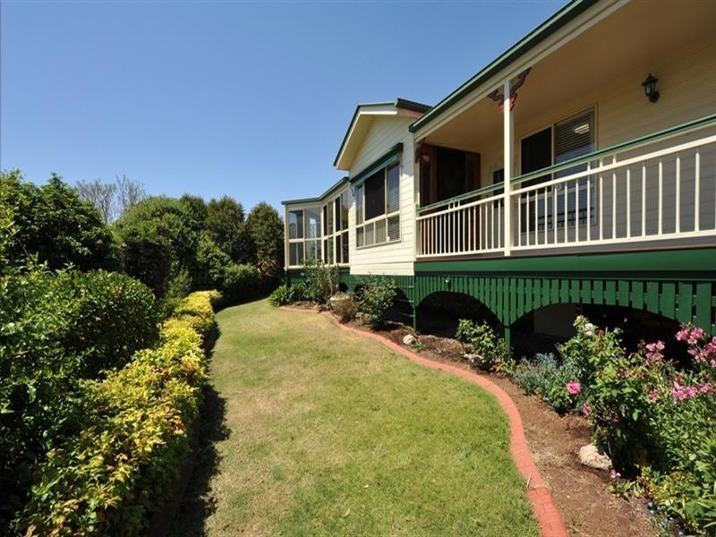 10 Windemere Terrace, Mount Lofty QLD 4350