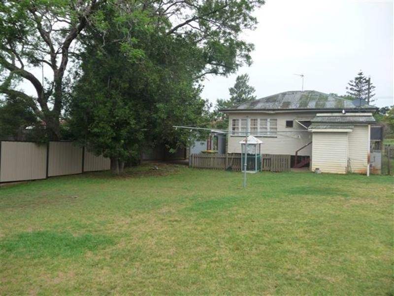 281 James Street, Newtown QLD 4350