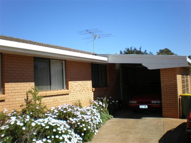 2/13 Dumba Street, Harristown QLD 4350