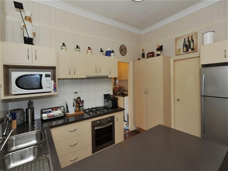 212 Bridge Street, Newtown QLD 4350