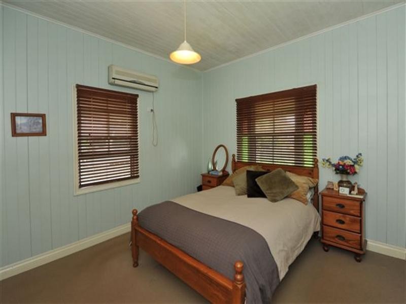 212 Bridge Street, Newtown QLD 4350