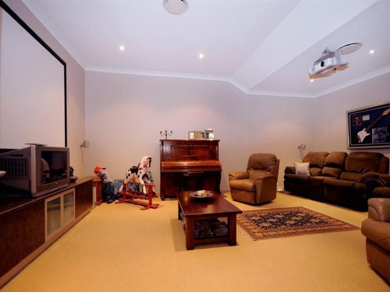 93 Spring Street, Middle Ridge QLD 4350