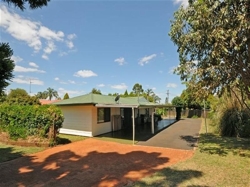 26 Nugent Crescent, Wilsonton QLD 4350