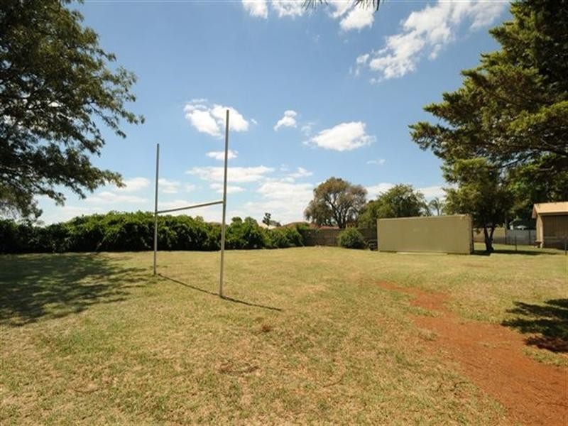 26 Nugent Crescent, Wilsonton QLD 4350