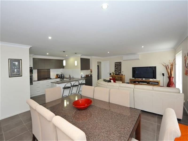 17 Schneider Court, Middle Ridge QLD 4350