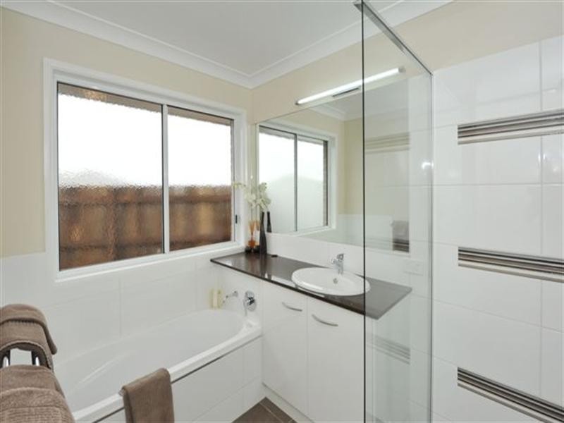 17 Schneider Court, Middle Ridge QLD 4350