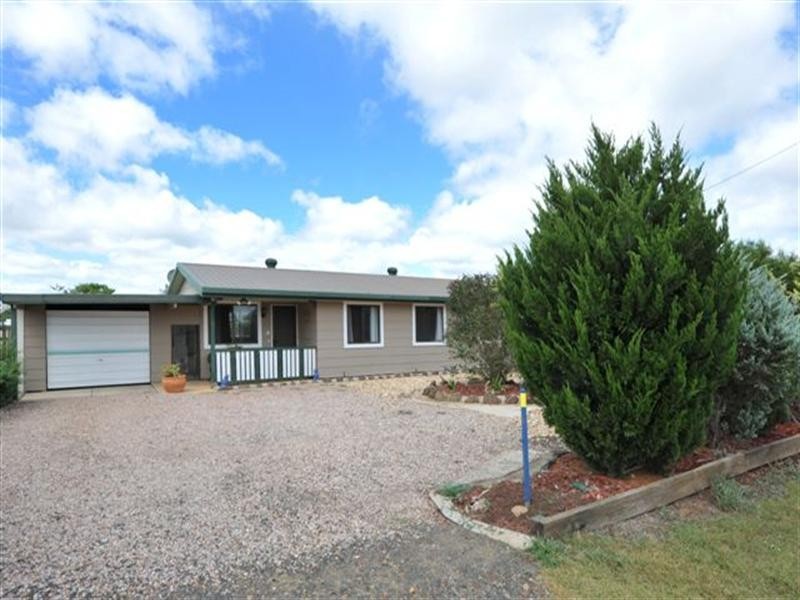 15 Creek Street, Cambooya QLD 4358