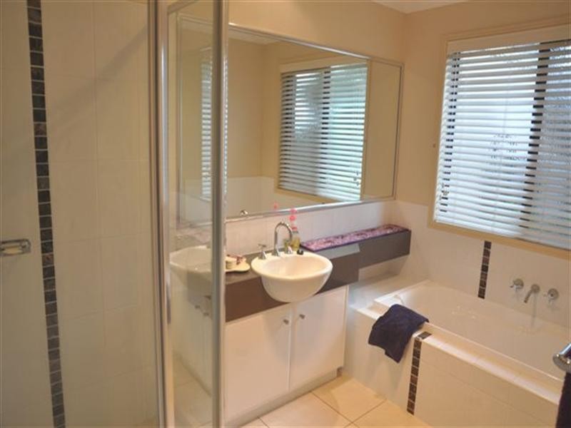 9 Samuel Court, Darling Heights QLD 4350