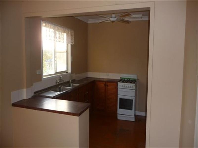 10 Peters Street, Goombungee QLD 4354