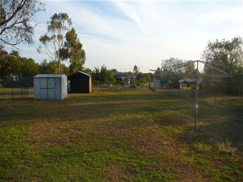 10 Peters Street, Goombungee QLD 4354