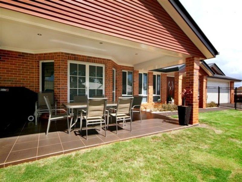 4 Hinchcliffe Drive, Kearneys Spring QLD 4350
