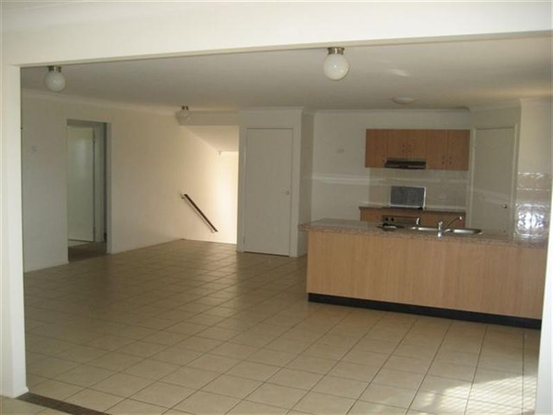 10 McShane Drive, Mount Kynoch QLD 4350