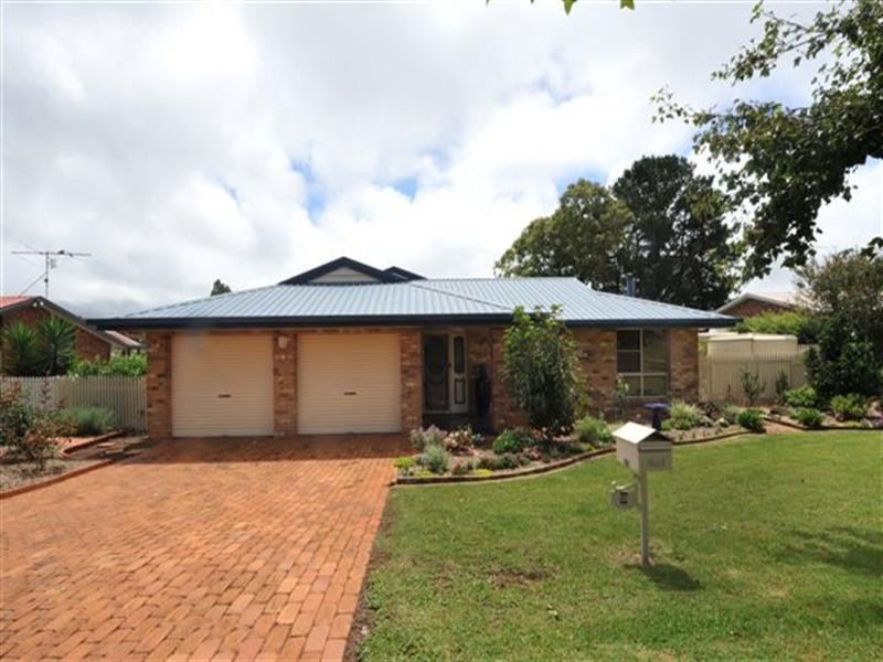 9 Jull Drive, Centenary Heights QLD 4350