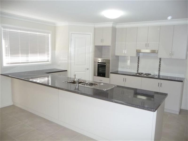 5 Gaudron Close, Wilsonton Heights QLD 4350