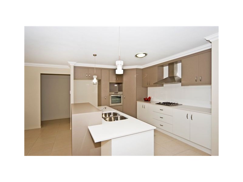 38 Saba Court, Middle Ridge QLD 4350