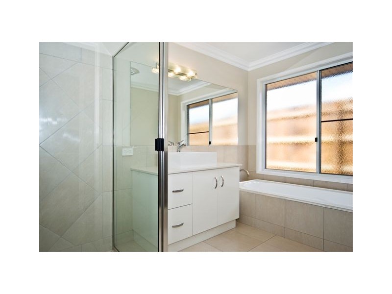 38 Saba Court, Middle Ridge QLD 4350