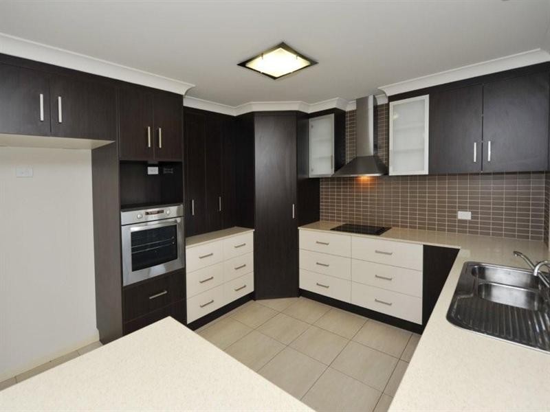 6 Manooka Crescent, Highfields QLD 4352